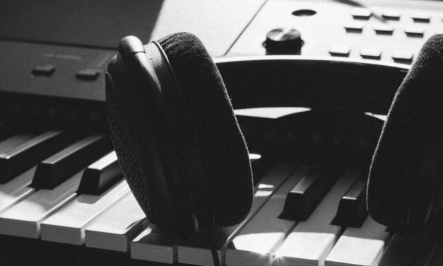 5 Best Studio Headphones For Mixing and Recording